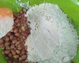 Foto langkah ke 3 dari resep Kacang tepung pedas manis.