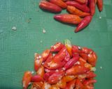 Foto langkah ke 2 dari resep Iwak Asin Telang Asam Manis Pedas.