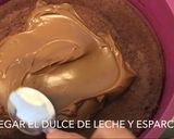 Foto del paso 8 de la receta: Bizcochuelo de chocolate al microondas con dulce de leche ®