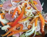 Foto del paso 3 de la receta: Bife a la portuguesa con arroz y tostadas con salsa criolla!