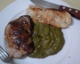 Foto del paso 8 de la receta: Medallones de carre de cerdo con salsa verde de espinaca