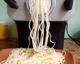 Hình bước làm 1 của món Làm sợi Mỳ quảng