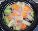 Hình bước làm 2 của món Canh chả cá Hàn Quốc