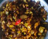 A picture of step 3 of Onion mushroom stir fry.