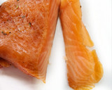 Foto del paso 2 de la receta: Carpaccio de salmón curado con un toque cítrico