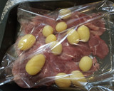 Foto del paso 5 de la receta: Filetes de contramuslo de pavo con papas al horno