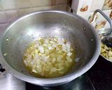 A picture of step 2 of Bhounwa kadu chicken.