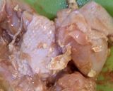 صورة لخطوة 1 من وصفة الدجاج والأرز المطبوخة 🍗🍚