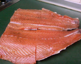 Foto del paso 2 de la receta: Tosta de salmón marinado
