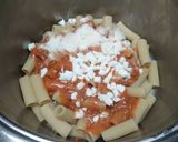 Foto del passaggio 3 della ricetta Pasticcio di rigatoni al forno