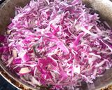 பர்ப்பிள் முட்டைகோஸ் கலர்ஃபுல் பொரியல் (Purple muttaikosh colorful poriyal Recipe in Tamil) ரெசிபி ஸ்டேப் 4 புகைப்படம்