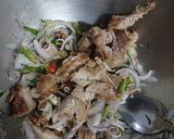 รูปขั้นตอนการทำที่ 5 ของ ยำหมูย่าง