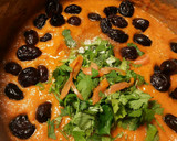 Foto del paso 11 de la receta: Salsa de tomate casera picante, con aceitunas y jengibre rosa.