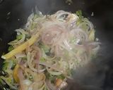Foto del paso 9 de la receta: Pollo en salsa reducida de sofrito con limón encurtido
