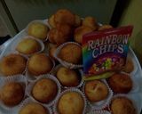 Foto langkah ke 3 dari resep Donat isi selai stawbery tabur rainbow chips.