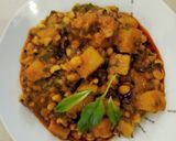 A picture of step 1 of Jellof yam and beans.