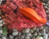 Foto del paso 5 de la receta: Arroz en paella,de pollo, ajos tiernos y habas, de la iaia Teresa