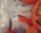 Foto del paso 2 de la receta: Merluza al horno, con cebolla, morrón y tomate