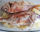 Foto del paso 5 de la receta: Sama al horno con papas de Sanlucar