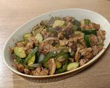 Foto del paso 2 de la receta: Wok de pollo con calabacín, cebolla y pimiento