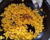 A picture of step 5 of Cheesy sweet corn chat.