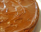Foto del paso 8 de la receta: Torta marmolada con chispas de chocolate y baño de Nutella!