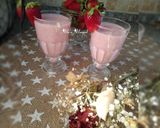 صورة لخطوة 1 من وصفة كوكتيل الفراولة 🍓 والموز 🍌