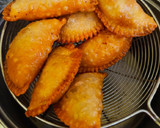 गुंजिया/ करंजी(gujiya karanji recipe in hindi) रेसिपी चरण 7 फोटो