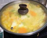A picture of step 2 of Vermicelli Soup With Napa Cabbage And Eggs.