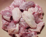 Foto del paso 1 de la receta: Cazuela de arroz con alitas y cuello de pollo con kabsa