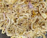 A picture of step 2 of Pyaz ke pakode.