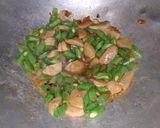 Foto langkah ke 3 dari resep Tumis Brokoli Buncis Baso.