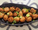 A picture of step 4 of Urad dal vadai.