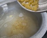 A picture of step 1 of Macaroni white sauce pasta with garlic bread.