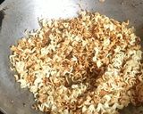 A picture of step 2 of Veg Maggi Bhel.