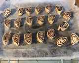 Une image de l'étape 8 de Feuilletés apéritif « escargots » à la tapenade noire, origan et parmesan.