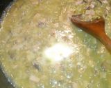 Foto del passaggio 4 della ricetta Risotto ai funghi, piselli e prosciutto cotto