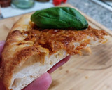 Foto del paso 6 de la receta: Pizza de boloñesa con albahaca