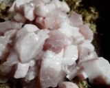 Hình bước làm 1 của món Thịt kho mắm ruốc đơn giản