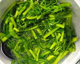 Foto langkah ke 1 dari resep Sambal Brambang Asem Kangkung ala Mbak Heni.