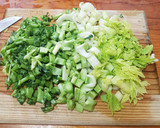Foto del paso 2 de la receta: Crema (sin crema) de verduras sorpresa