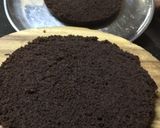 A picture of step 2 of Oreo Ice cream cake.