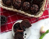 Foto langkah ke 5 dari resep #22. Easy Chocolate Yoghurt Muffins (1 telur, no mixer).