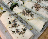 Foto del paso 3 de la receta: Rollitos de masa filo con espinacas, queso feta y dátiles