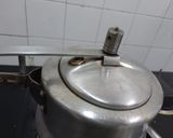 A picture of step 6 of Dum aloo.