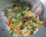 Foto langkah ke 4 dari resep 149. Indomie Balacan Kangkung.
