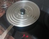Foto del paso 4 de la receta: Tortilla de papas con cebolla, chorizo y perejil
