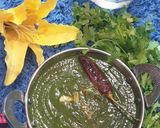 A picture of step 7 of Garlic spinach (lasuni Palak).