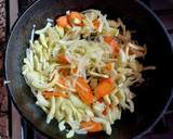 Foto del paso 2 de la receta: Tallarines con verduras, soja y aceto balsámico!