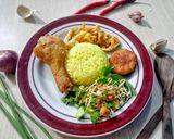 Foto langkah ke 6 dari resep Nasi Kuning Komplit #2.